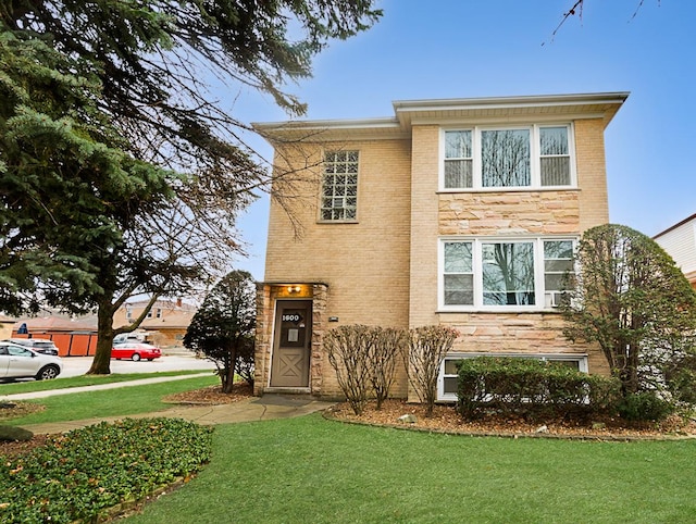 view of front of house featuring a front yard