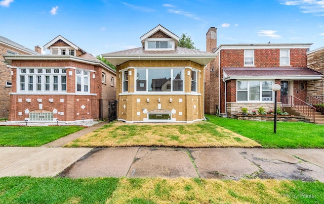 view of front of home featuring a front lawn