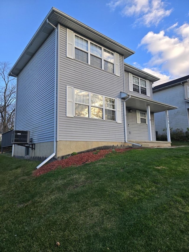 view of front of home featuring covered porch and a front yard