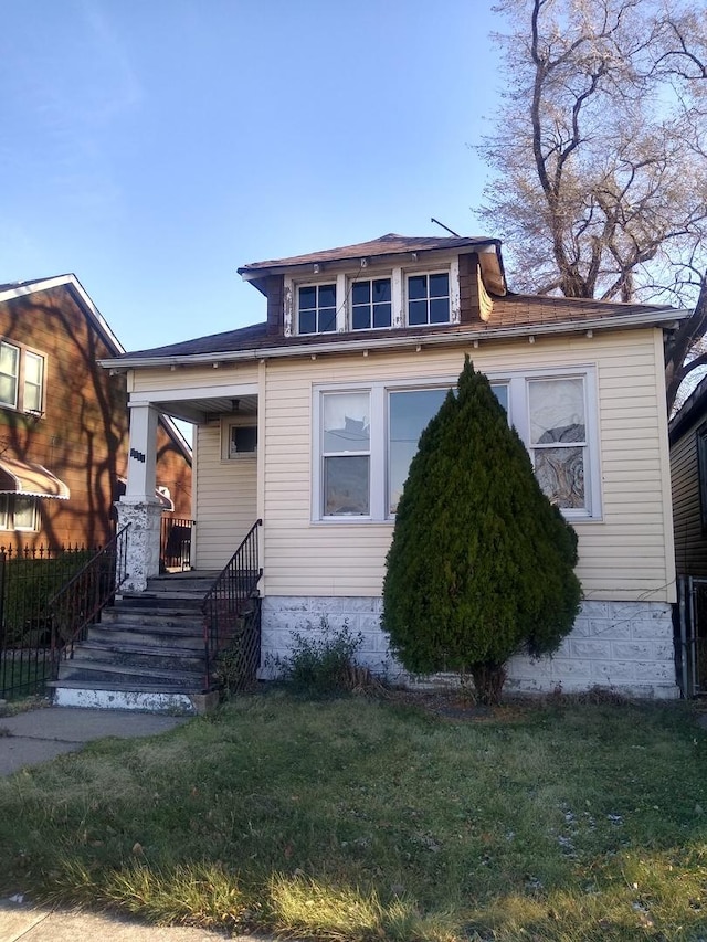 view of front of house with a porch and a front yard