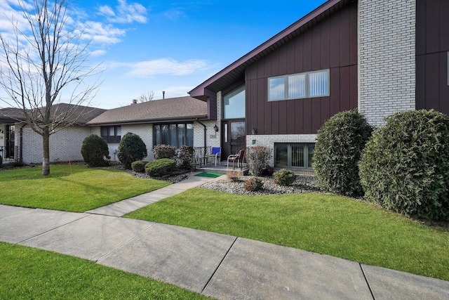 tri-level home with a patio and a front yard