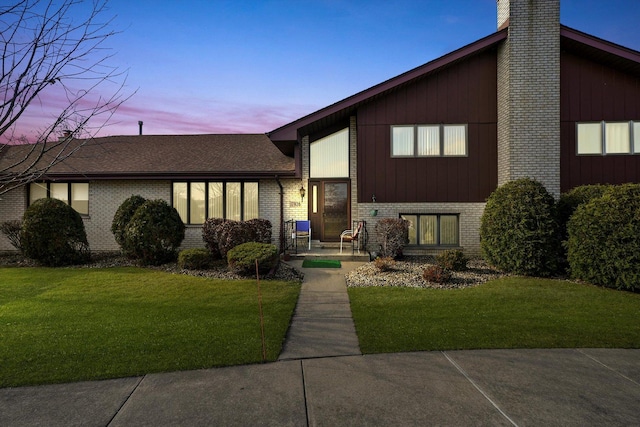 view of front of property with a yard