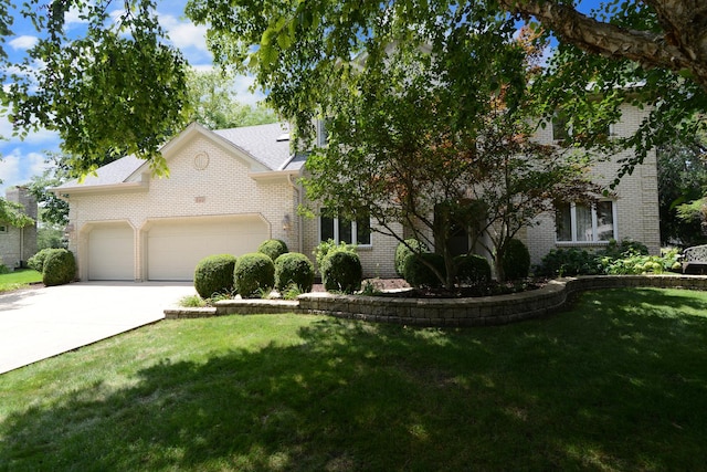 view of front of property featuring a front yard and a garage