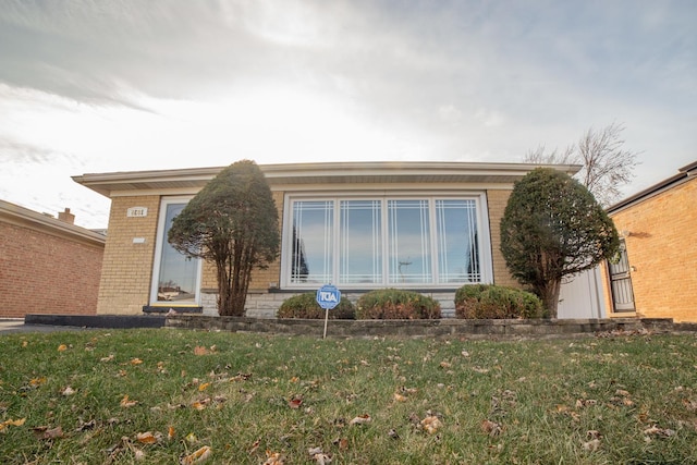 view of front of house with a front yard