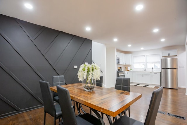 dining space featuring sink and dark hardwood / wood-style floors