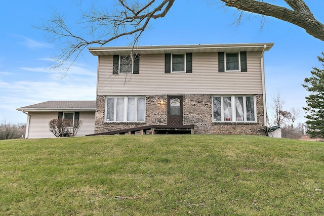 colonial house featuring brick siding and a front lawn