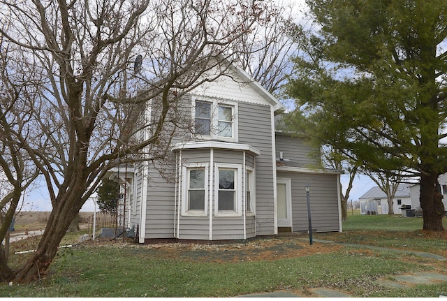 victorian-style house featuring a front yard