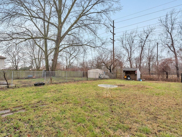 view of yard featuring a storage shed