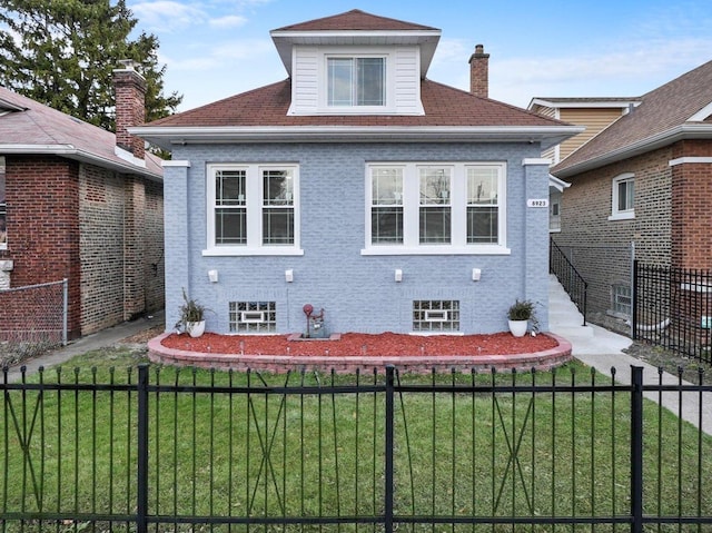 view of front facade featuring a front lawn