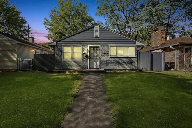 bungalow featuring a lawn