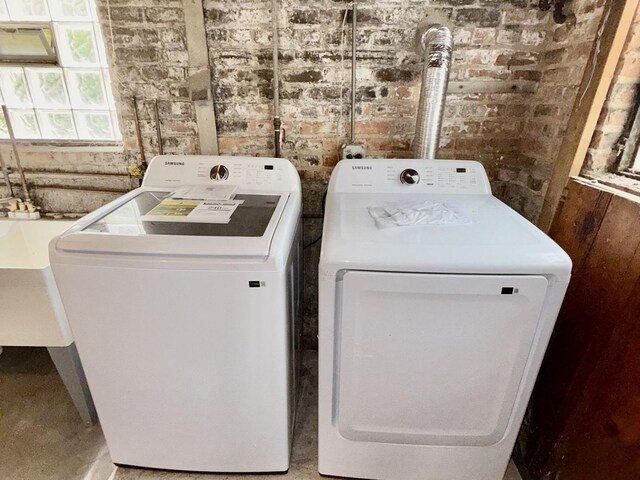 7618 S Rhodes Ave, Chicago, IL 60619 - washroom with washing machine and clothes dryer