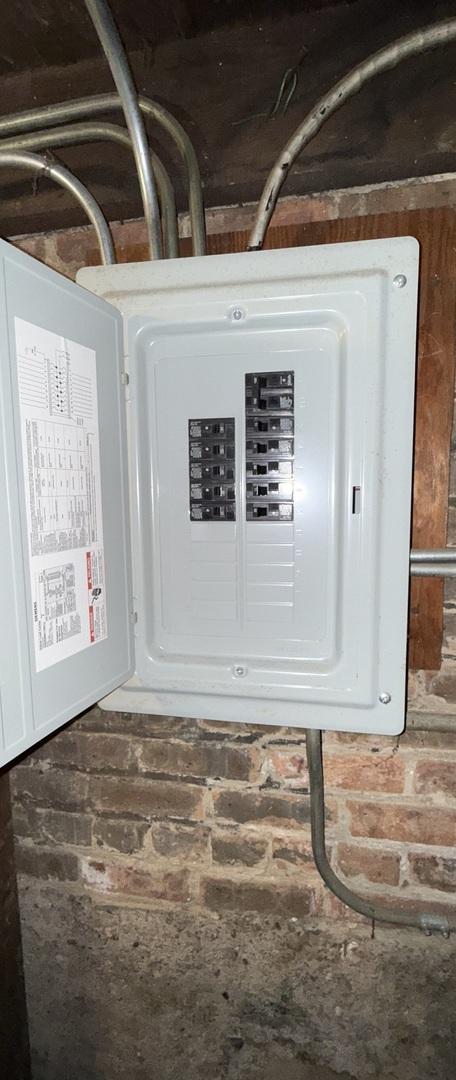 7618 S Rhodes Ave, Chicago, IL 60619 - utilities featuring electric panel