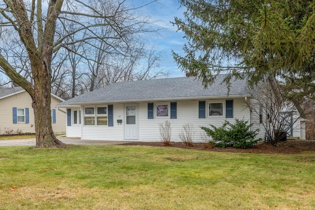 ranch-style house featuring a front lawn