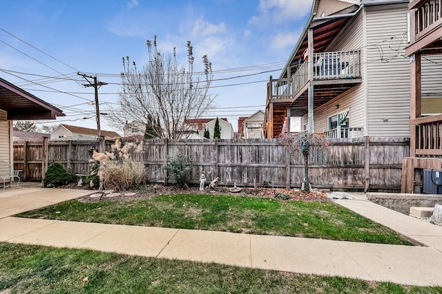 view of yard with a patio