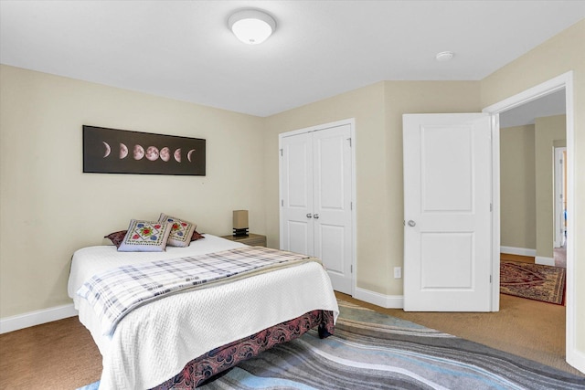 bedroom featuring carpet floors and a closet