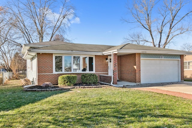 view of front of home featuring a front lawn and a garage