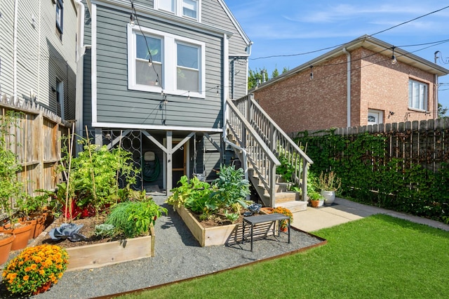 back of house featuring a yard