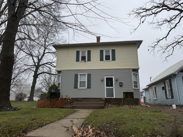 view of front of home featuring a front yard