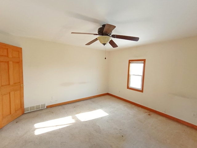 carpeted empty room featuring ceiling fan