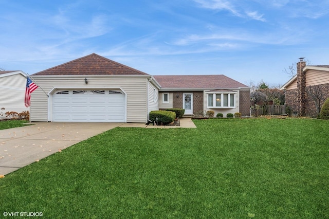 view of front of property featuring a front yard and a garage