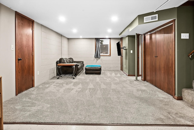 living area featuring carpet