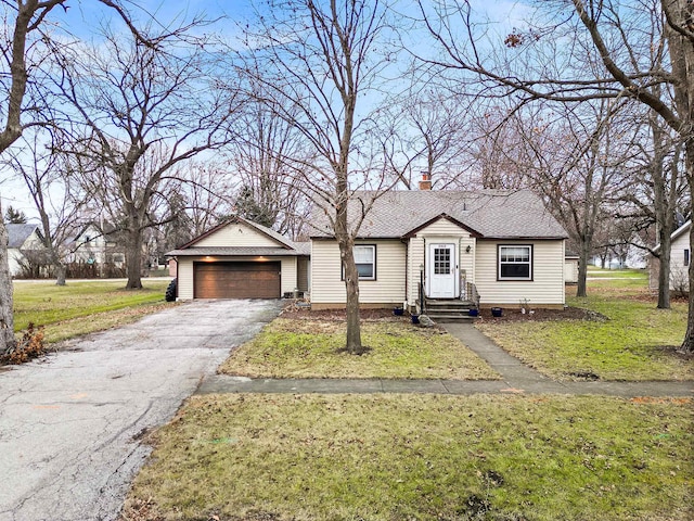 view of front of home featuring a garage and a front yard