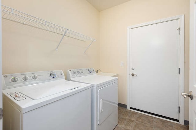 laundry room featuring washing machine and clothes dryer