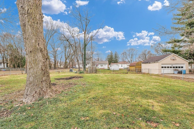 view of yard featuring an outbuilding