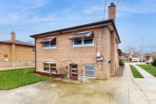 exterior space featuring a front yard