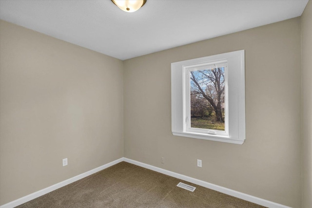 spare room with carpet flooring