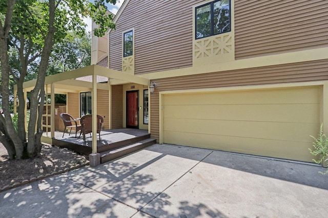 view of front of home featuring a garage