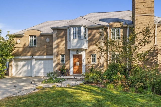 view of front of property featuring a garage and a front yard