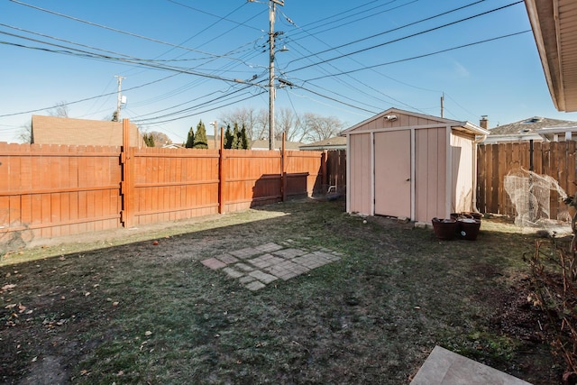 view of yard with a storage unit