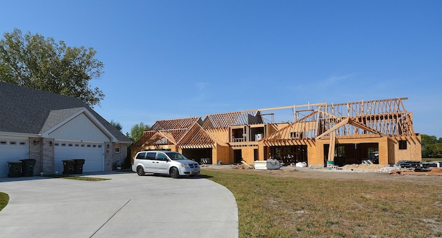 view of front of house featuring a front lawn, a deck, and a garage