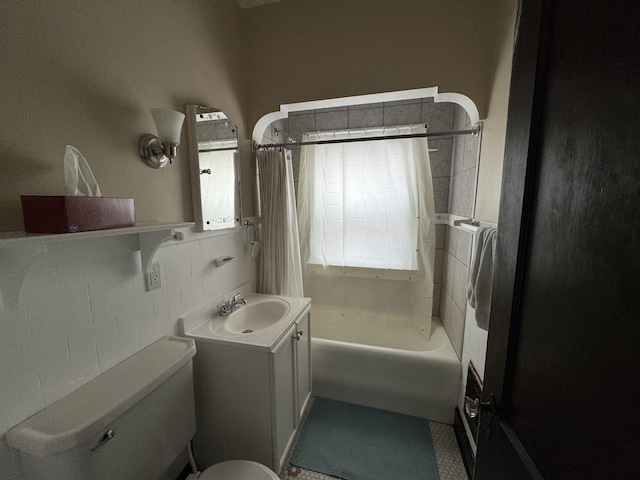 full bathroom featuring vanity, toilet, shower / bath combo with shower curtain, and a wealth of natural light