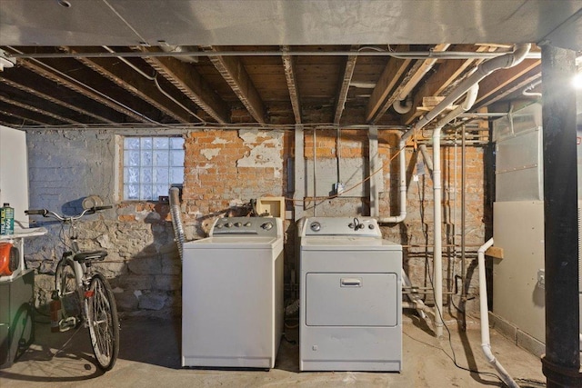 clothes washing area featuring washing machine and dryer