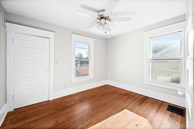 spare room featuring dark hardwood / wood-style floors and ceiling fan