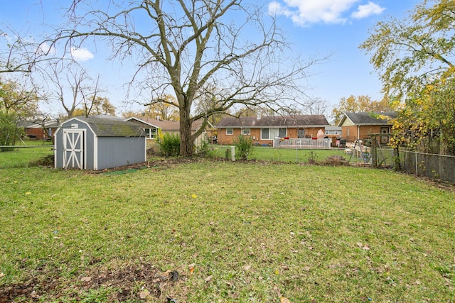 view of yard featuring a storage shed