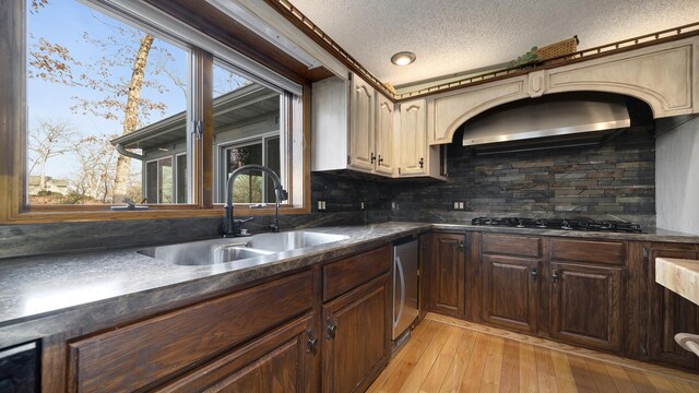 2239 Pine Bluff Dr, Dixon, IL 61021 - kitchen with a sink, a textured ceiling, dark countertops, decorative backsplash, and gas cooktop