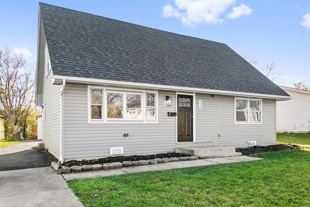 view of front of property with a front lawn