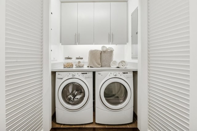 laundry room with cabinets and washing machine and clothes dryer