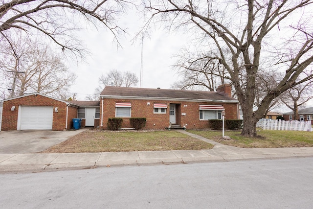 view of front of home featuring a front yard and a garage