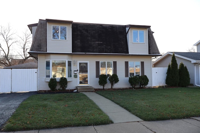 view of front of home featuring a front yard