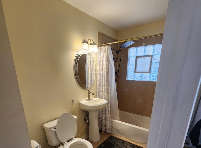 full bathroom featuring sink, tile patterned flooring, shower / tub combo, and toilet