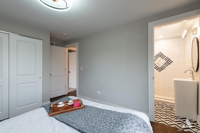 bedroom featuring a closet