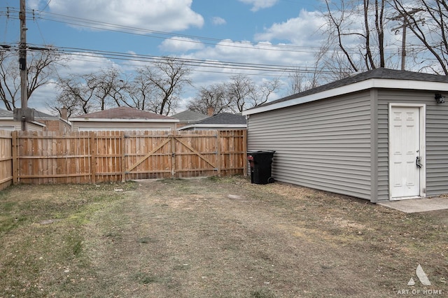 view of yard with an outdoor structure