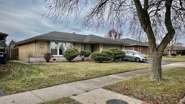 ranch-style home with a front yard