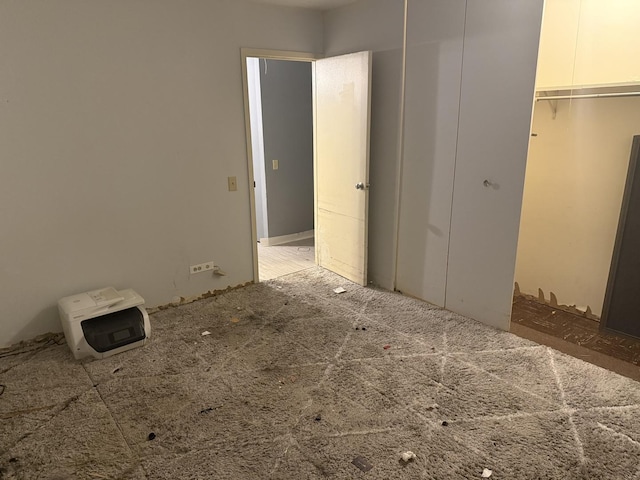 unfurnished bedroom featuring carpet flooring and a closet