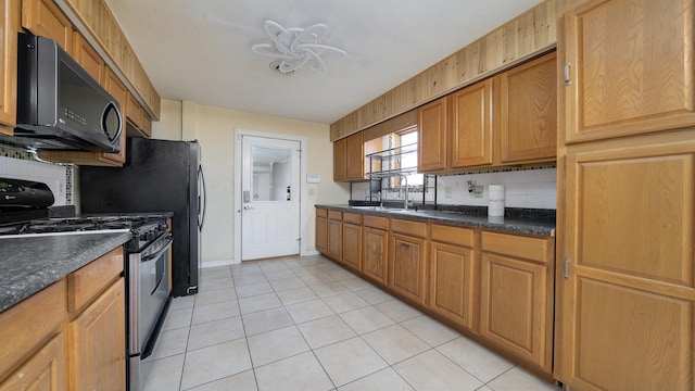 kitchen featuring stainless steel electric stove, backsplash, sink, and light tile patterned floors