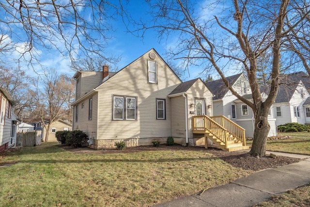 view of front of home featuring a front yard